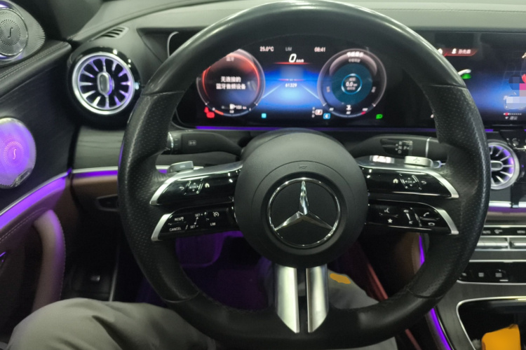 奔驰E级 2021款 E 300 L 运动时尚型中控内饰13