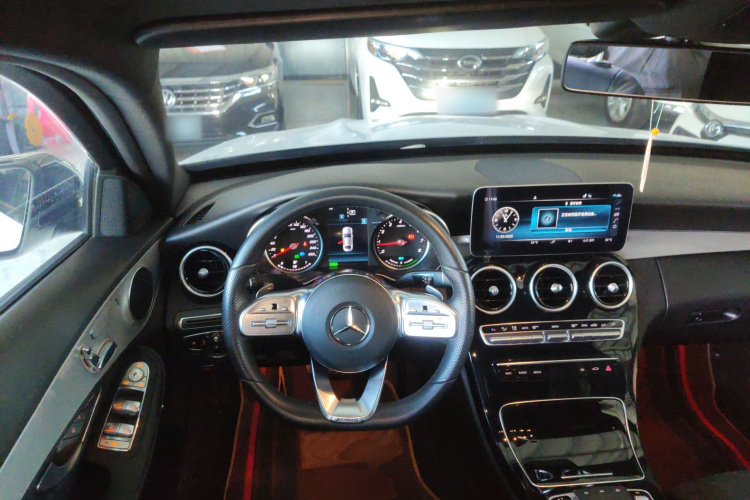 奔驰C级 2019款 C 260 运动版 4MATIC中控内饰13