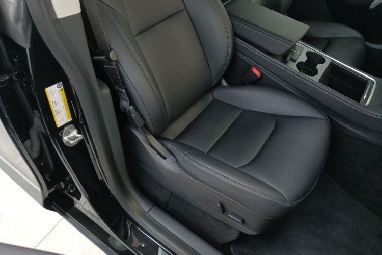 特斯拉 Model Y 2022款 后轮驱动版局部细节41