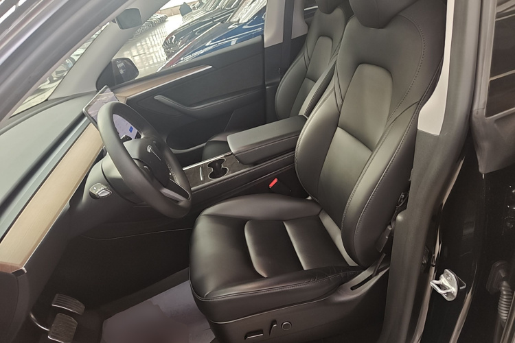 特斯拉 Model Y 2022款 改款 后轮驱动版中控内饰19
