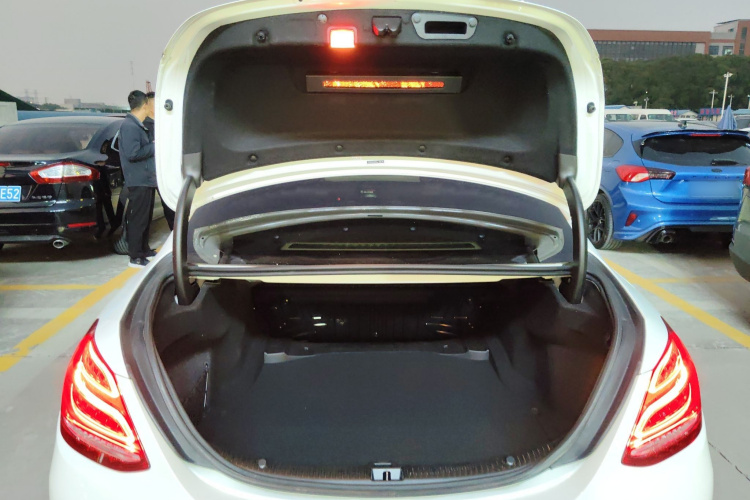 奔驰C级 2015款 改款 C 180 L 运动型机舱底盘23