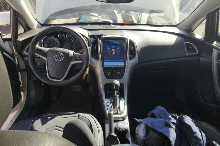 别克 英朗 2014款 XT 1.6L 自动时尚版中控内饰12