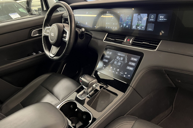 理想汽车 理想ONE 2021款 增程6座版中控内饰7009