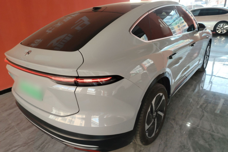 蔚来EC6 2023款 75kWh车身外观7