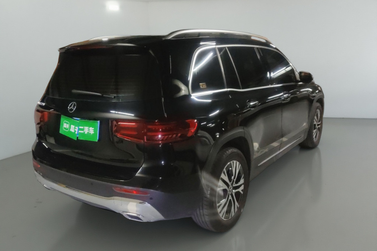 奔驰GLB 2024款 GLB 220 动感型车身外观7