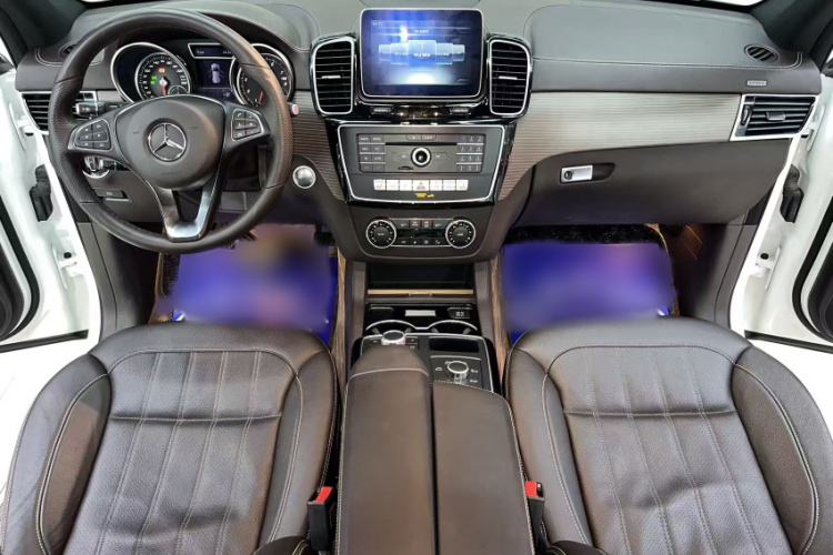 奔驰GLE 2018款 GLE 320 4MATIC 动感型臻藏版中控内饰7001