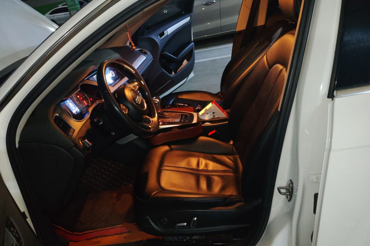 奥迪A4L 2015款 35 TFSI 自动标准型中控内饰19