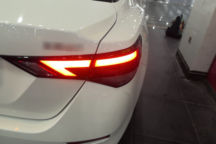 日产 轩逸 2021款 1.6L XL CVT悦享版车身外观6006