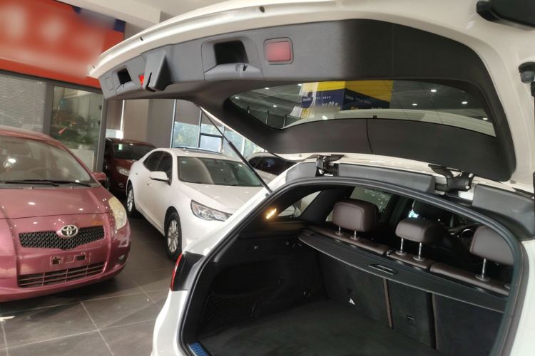 奔驰GLC 2018款 GLC 300 4MATIC 动感型局部细节23