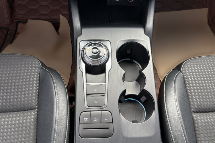 福特 福克斯 2019款 三厢 EcoBoost 180 自动锋潮型中控内饰7007