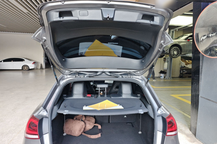 奔驰A级AMG(进口) 2022款 AMG A 35 4MATIC机舱底盘23