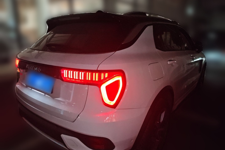 领克01 2017款 2.0T 四驱劲Pro版车身外观6005