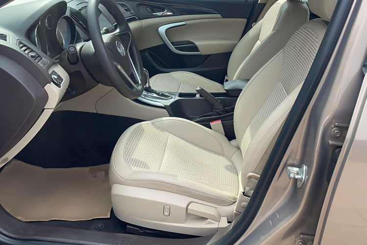 别克 君威 2015款 2.0L 领先时尚型中控内饰19