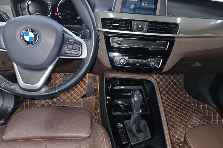 宝马X1 2019款 sDrive18Li 尊享型中控内饰12