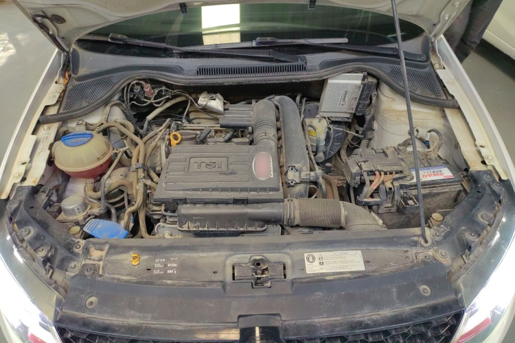 大众 Polo 2016款 1.4TSI GTI机舱底盘24