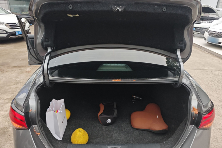 日产 轩逸 2020款 1.6L XL CVT悦享版机舱底盘23