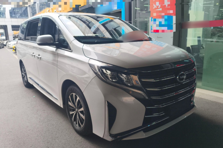 广汽传祺 传祺M8 2024款 领秀系列 390T 尊享版车身外观3