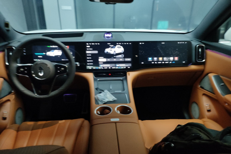 鸿蒙智行 问界M8 2025款 纯电 Max+ 六座四驱版中控内饰12