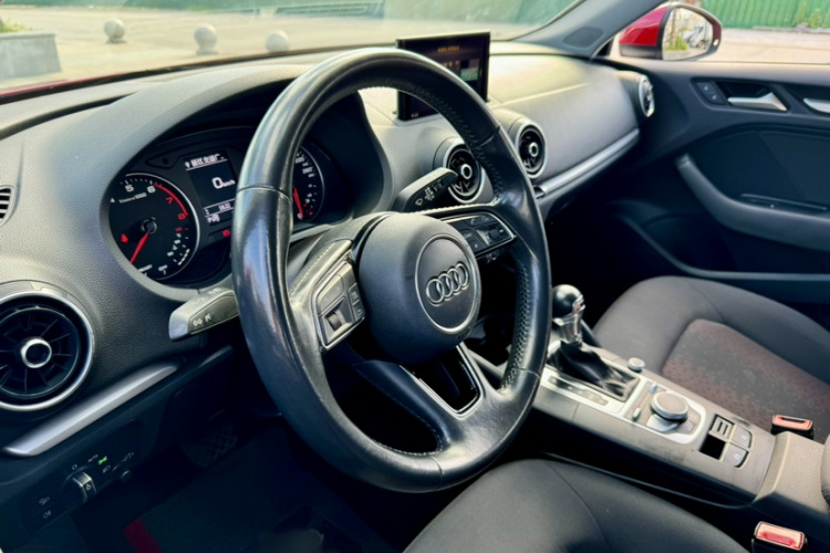 奥迪A3 2018款 30周年年型 Sportback 35 TFSI 进取型中控内饰7011