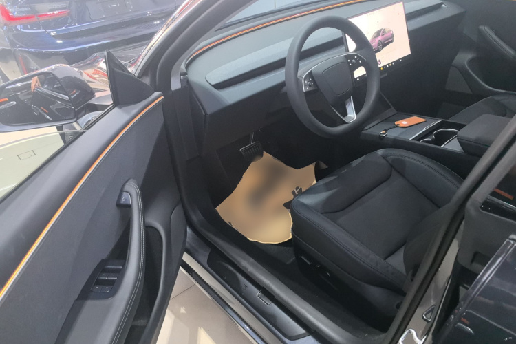 特斯拉 Model 3 2023款 后轮驱动版中控内饰20