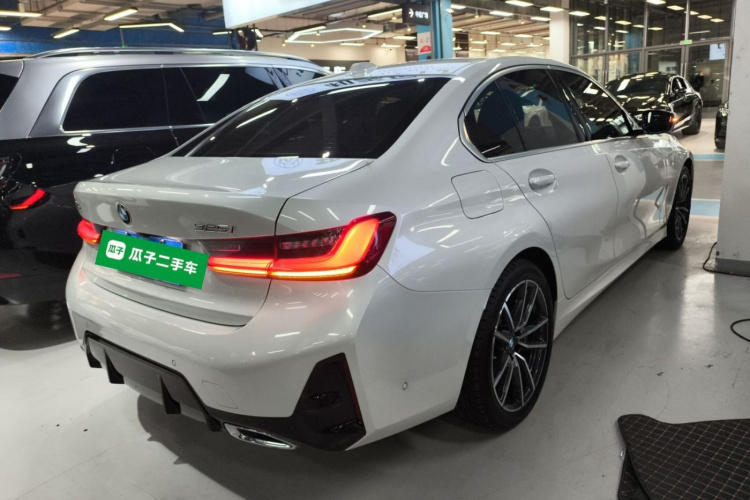 宝马3系 2025款 325i M运动套装车身外观7