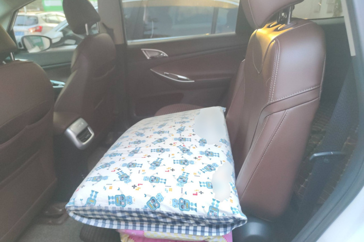 别克GL6 2018款 18T 6座尊贵型中控内饰21