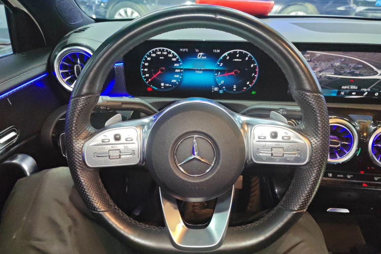 奔驰A级 2021款 A 200 L 运动轿车时尚型局部细节13