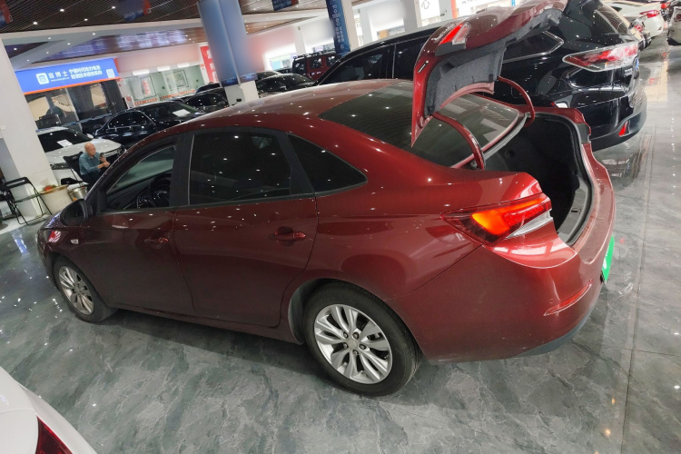 别克 英朗 2021款 典范 1.5L 自动精英型车身外观4