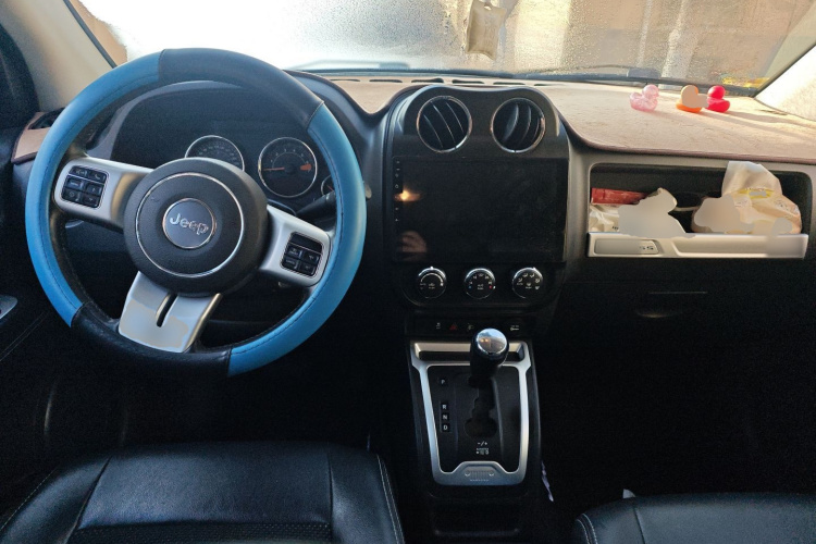 Jeep 指南者(进口) 2014款 改款 2.4L 四驱舒适版中控内饰12