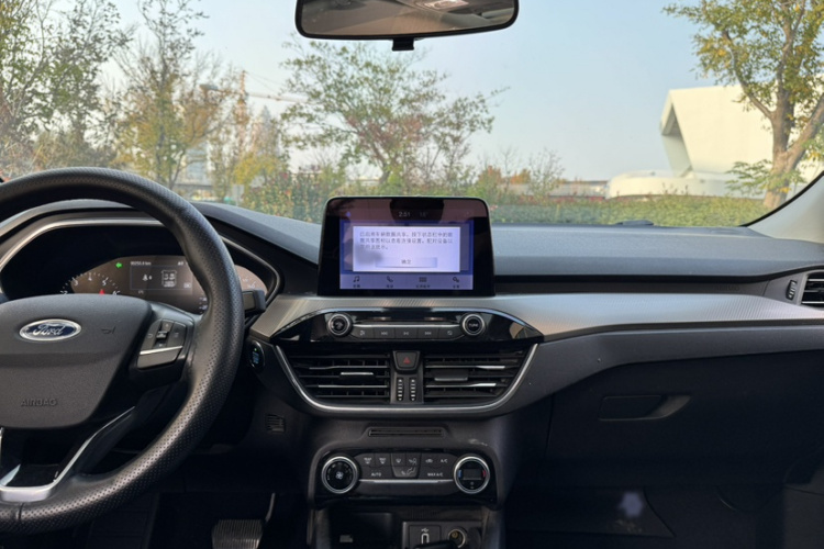 福特 福克斯 2020款 三厢 EcoBoost 180 自动锋潮型局部细节16