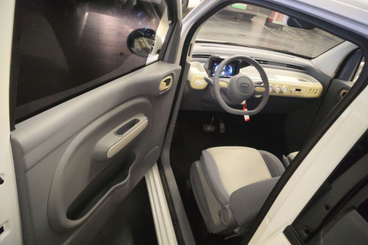 奔腾小马 2025款 222km 灵动马中控内饰20