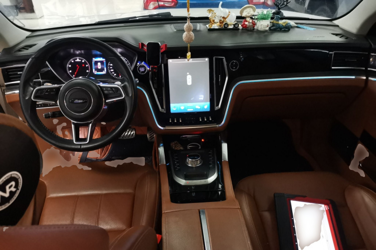 众泰T700 2017款 2.0T 自动尊享型中控内饰12