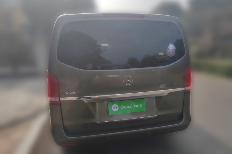 奔驰V级 2017款 V 260 领航版车身外观6