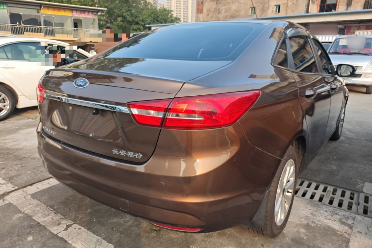 福特 福睿斯 2015款 1.5L 自动时尚型车身外观7
