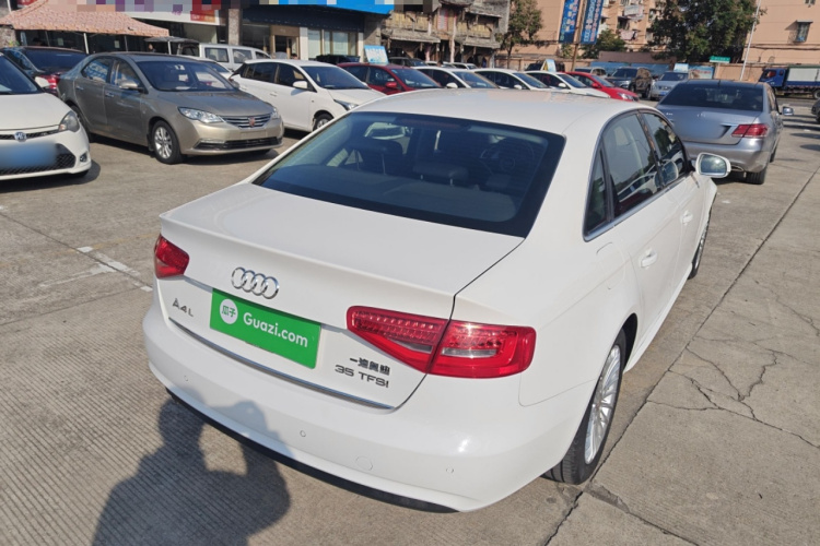 奥迪A4L 2015款 35 TFSI 自动舒适型车身外观7