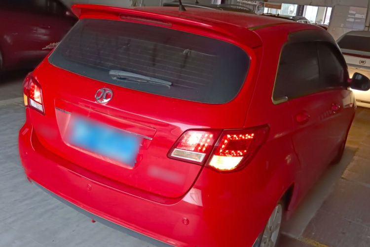 北京汽车E系列 2012款 两厢 1.5L 自动乐尚版车身外观7