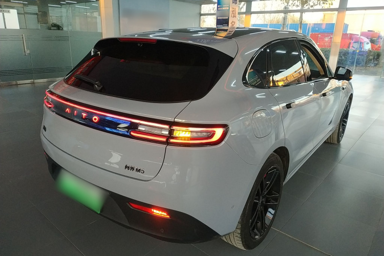 鸿蒙智行 问界M5 2024款 增程 Max RS 四驱高阶智驾版车身外观6005