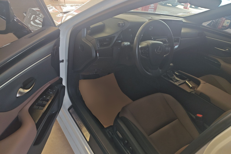 雷克萨斯ES 2023款 200 卓越版中控内饰7003