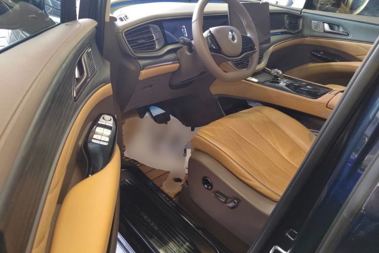 腾势D9 2022款 DM-i 970 四驱旗舰型中控内饰20