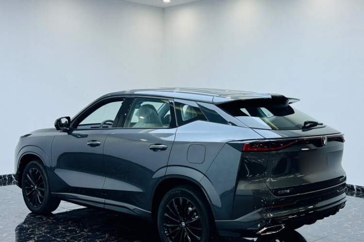 长安UNI-Z新能源 2024款 蓝鲸智电iDD 125km 领先型车身外观6002