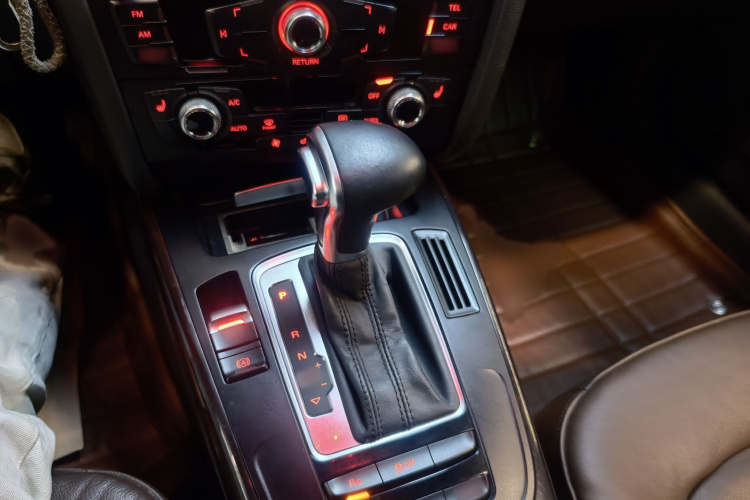 奥迪A4L 2015款 35 TFSI 自动舒适型中控内饰7007