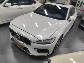 沃尔沃S60 2024款 B4 智逸豪华版