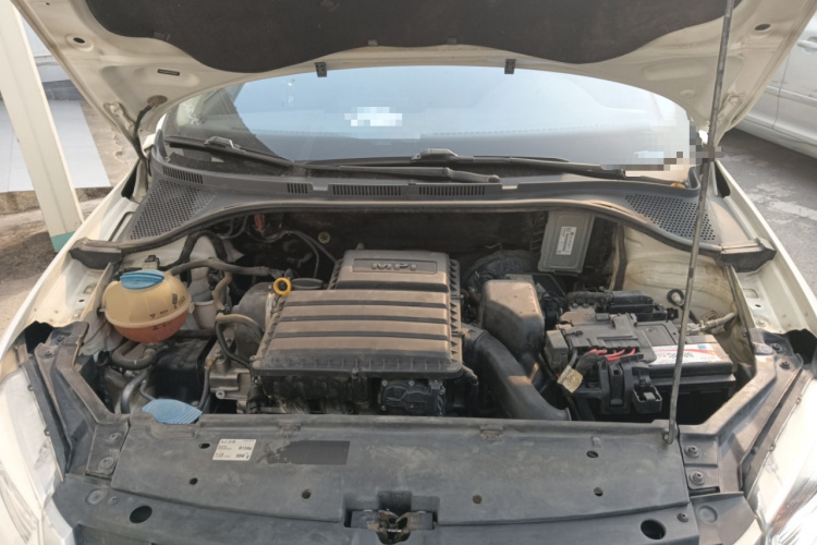 大众 桑塔纳 2015款 1.6L 自动舒适版机舱底盘24