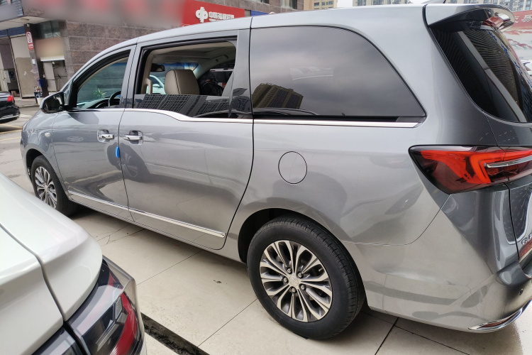 别克GL8 2020款 陆上公务舱 652T 豪华型车身外观4