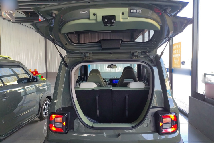 吉利银河 2025款 210km 熊猫骑士机舱底盘23