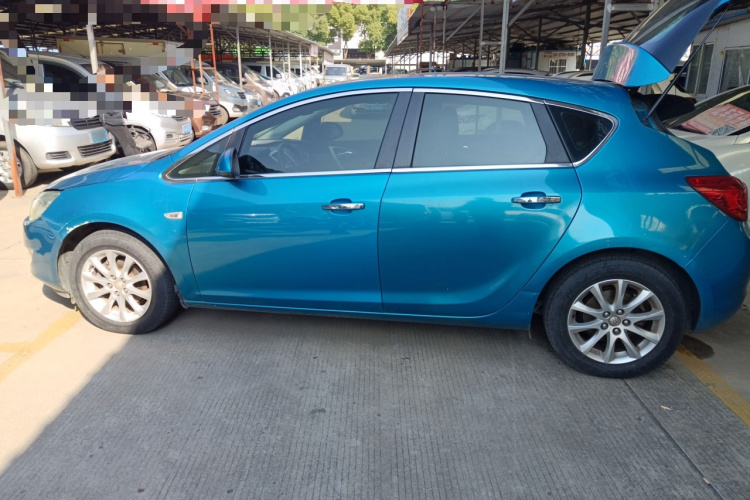 别克 英朗 2014款 XT 1.6L 自动时尚版车身外观4