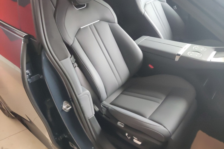 小米汽车 小米YU7 2025款 超长续航高性能四驱Max版局部细节41