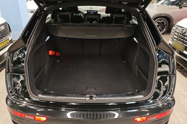 奥迪Q5L Sportback 2022款 改款 45 TFSI 豪华型机舱底盘23