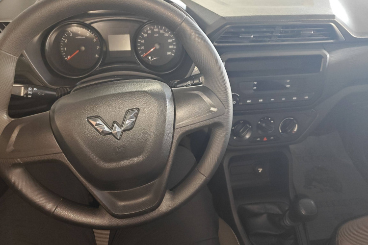 五菱汽车 五菱宏光 2019款 1.5L S基本型国VI LAR中控内饰7003