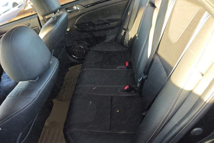 比亚迪 速锐 2014款 1.5TID 自动豪华型中控内饰21